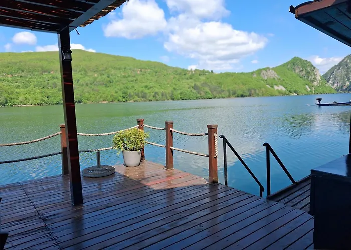 Victoria Lake House